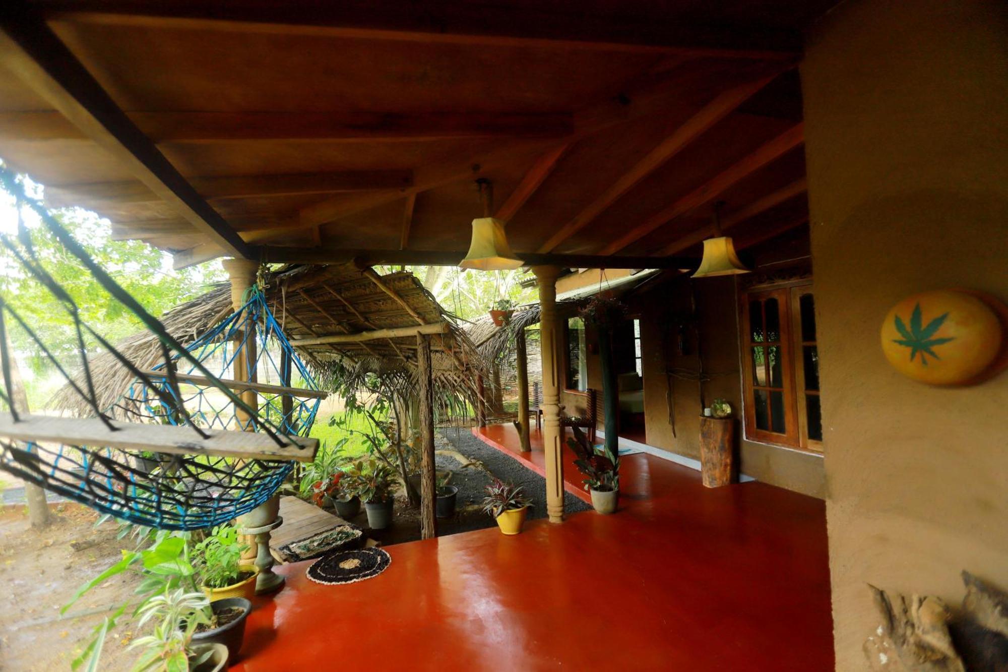 Dinna Nature Hostel シギリヤ エクステリア 写真